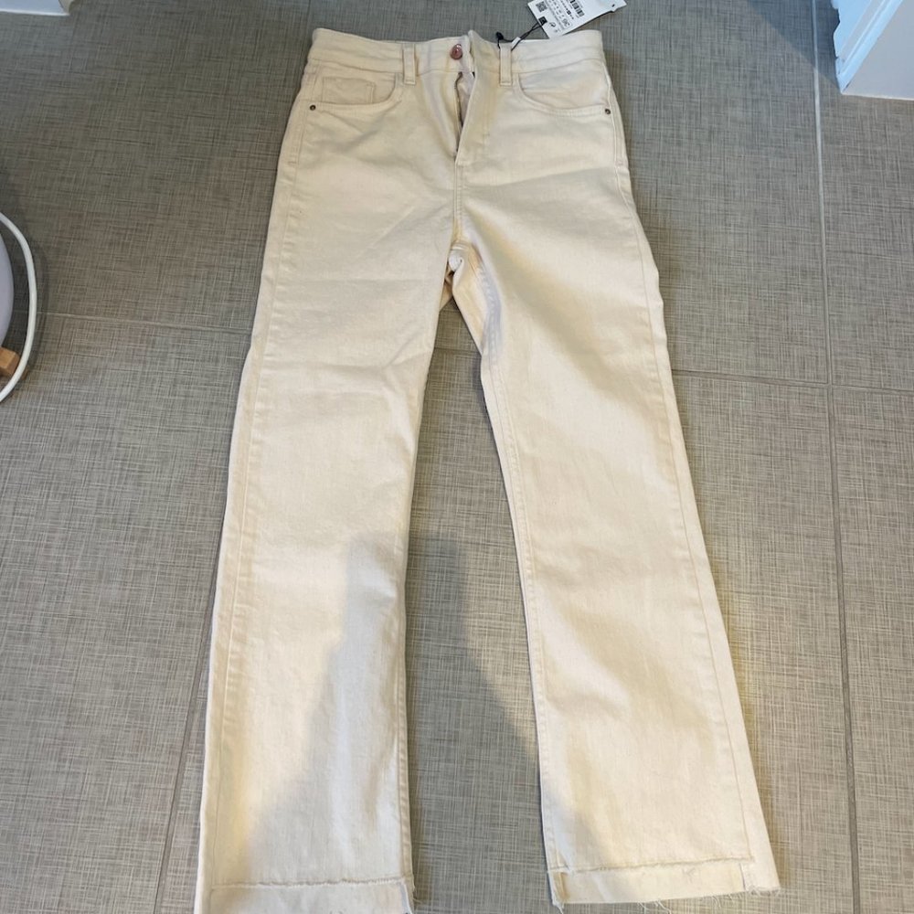 Zara Beige/Creme Jeans Crop